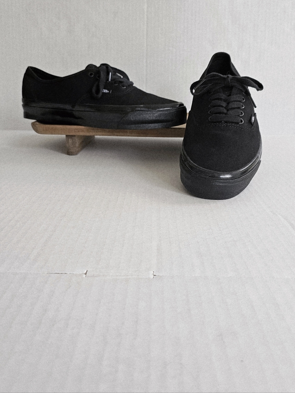 Vans Blackout Sneakers Size Mens 11.5 Low Top Lace Up Canvas Cushioned Insole